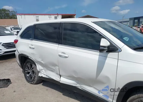 2019 Toyota Highlander Le z USA, uszkodzony, nr VIN 5TDZARFH0KS060236